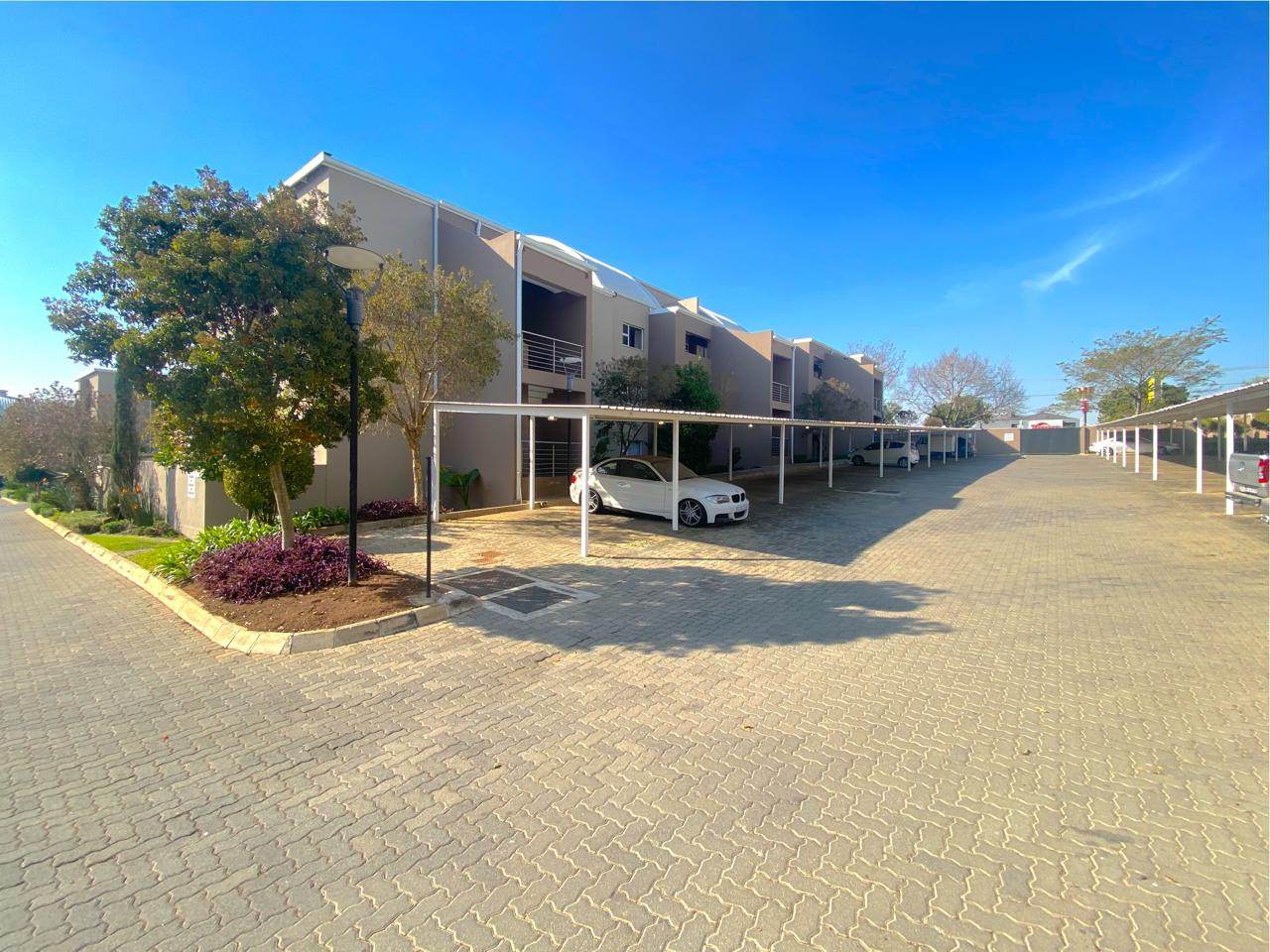 Modern Fully Furnished 2-Bedroom Apartment in the Luxurious Tamarack Complex